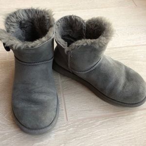 Ugg Bailey Button Mini Boots in Gray Sz 6.5